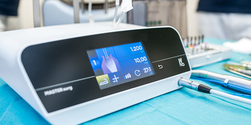 Unsere modernen Geräte für eine angenehme Zahnbehandlung in Ungarn